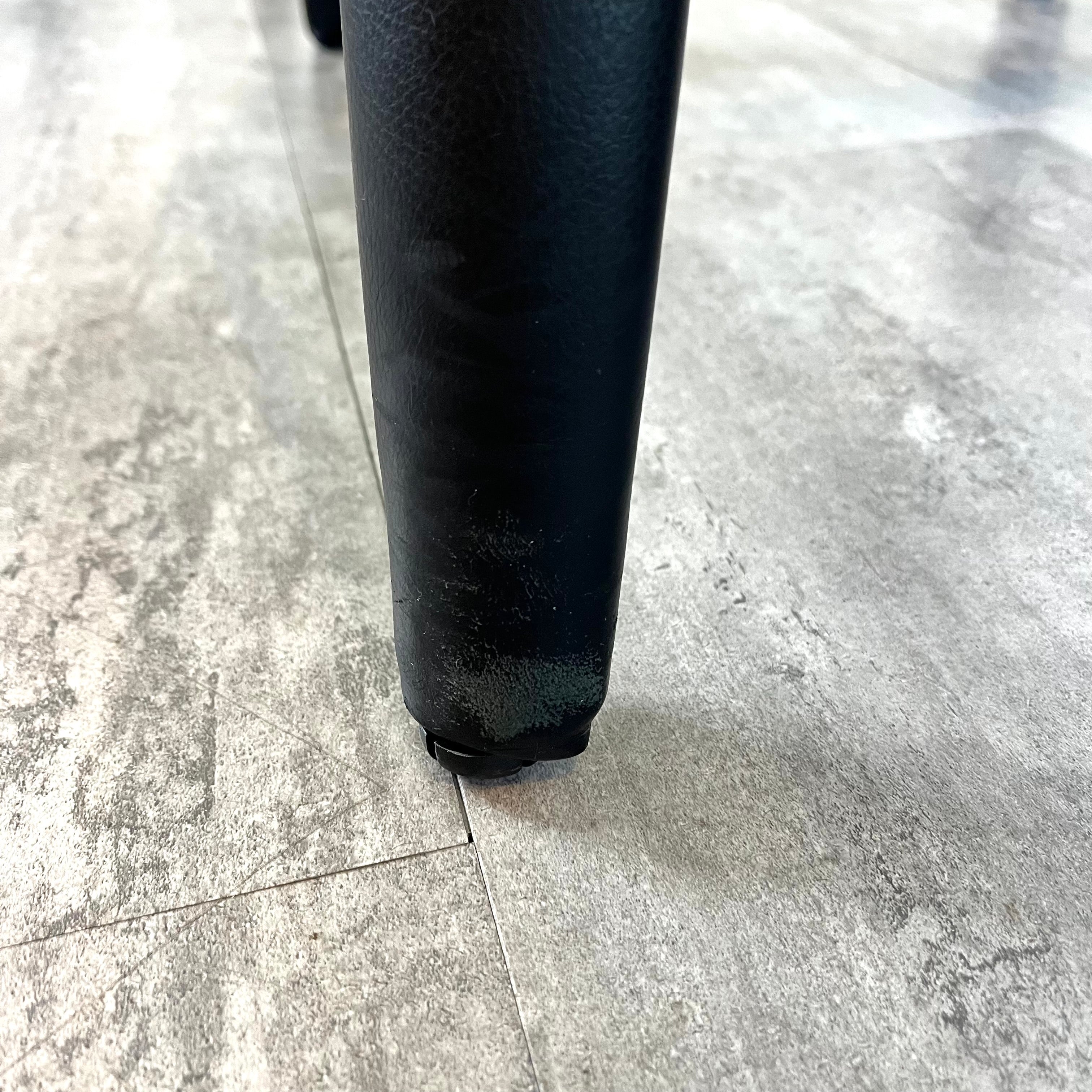 カッシーナ / Cassina 367 HOLA オラ アームチェア ブラック