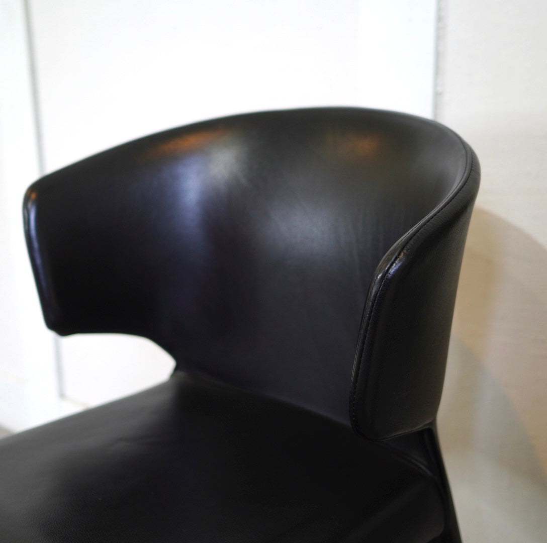 カッシーナ / Cassina 367 HOLA オラ アームチェア ブラック