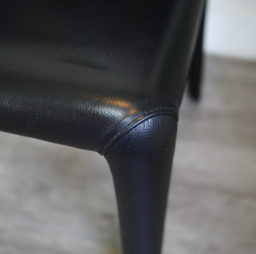 カッシーナ / Cassina 367 HOLA オラ アームチェア ブラック