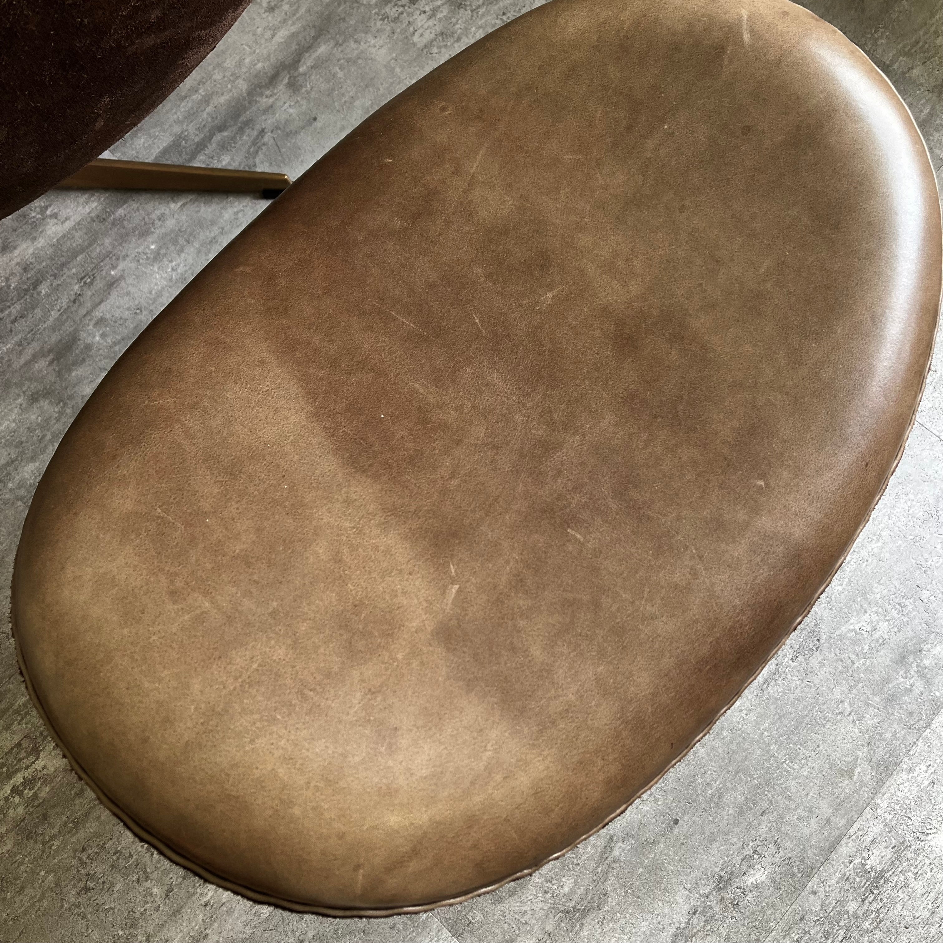 フリッツハンセン / FRITZ HANSEN エッグチェア / EGG 50周年アニバーサリー フットスツール付き アルネ・ヤコブセン 本革 北欧 デンマーク