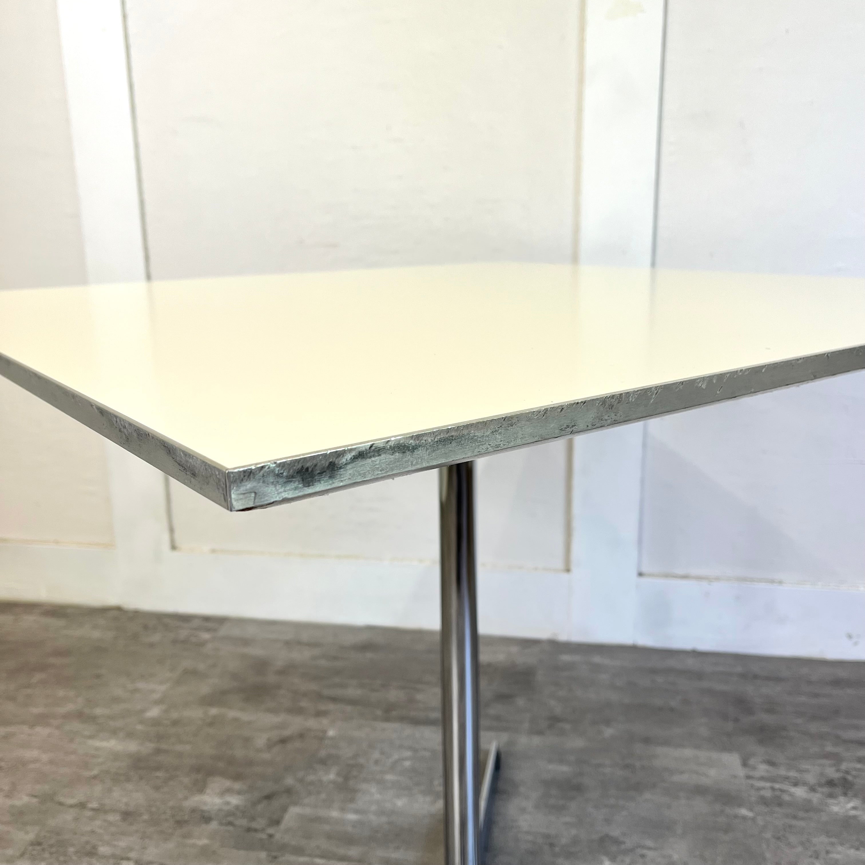 フリッツハンセン / FRITZ HANSEN テーブルシリーズ / table series 正方形 4スターベース アルネ・ヤコブゼン