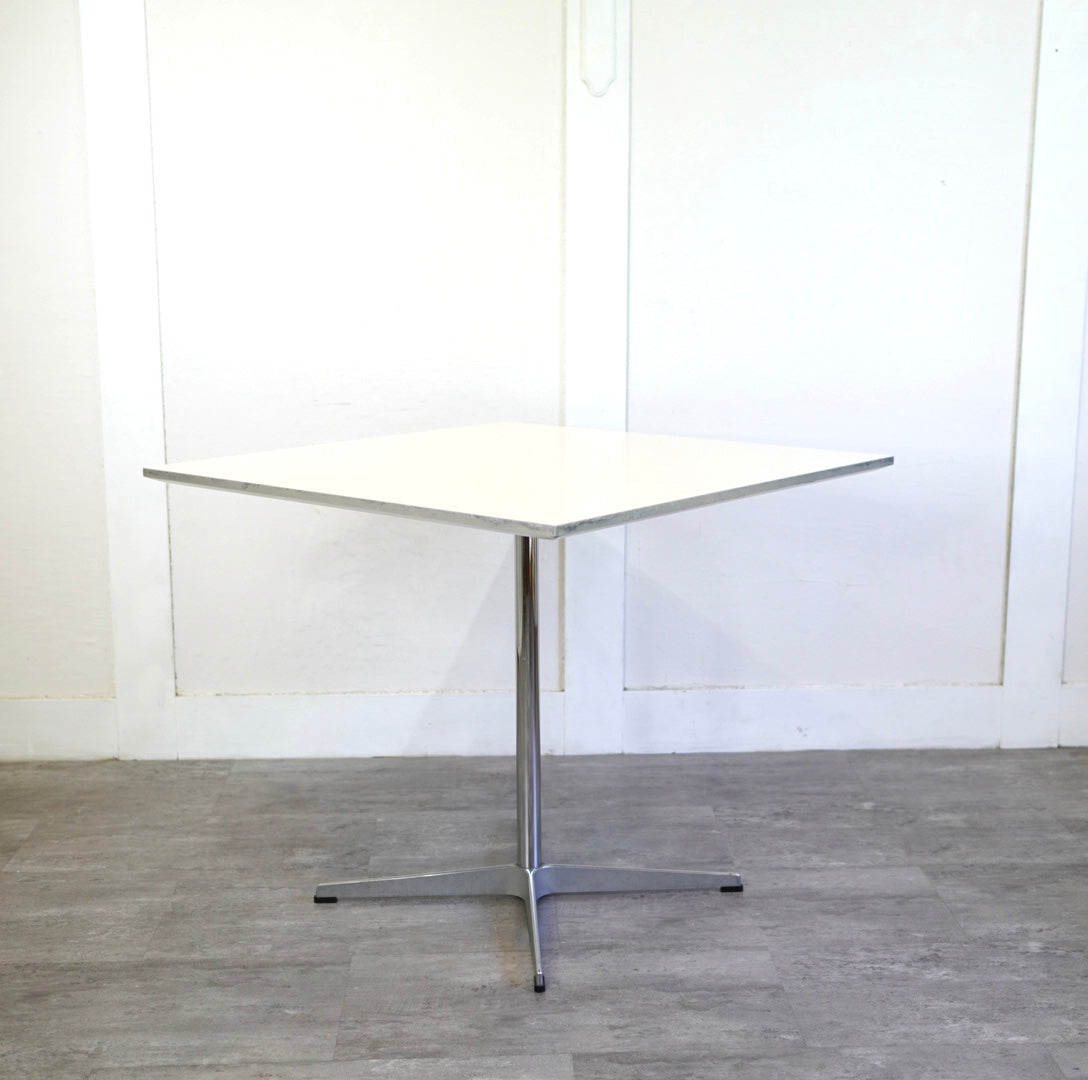 フリッツハンセン / FRITZ HANSEN テーブルシリーズ / table series 正方形 4スターベース  アルネ・ヤコブゼン