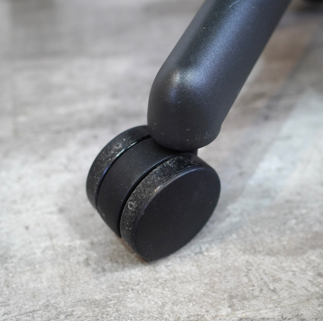 ハーマンミラー / HermanMiller アーロンチェア / Aeron Chairs クラシック Bサイズ 【1】