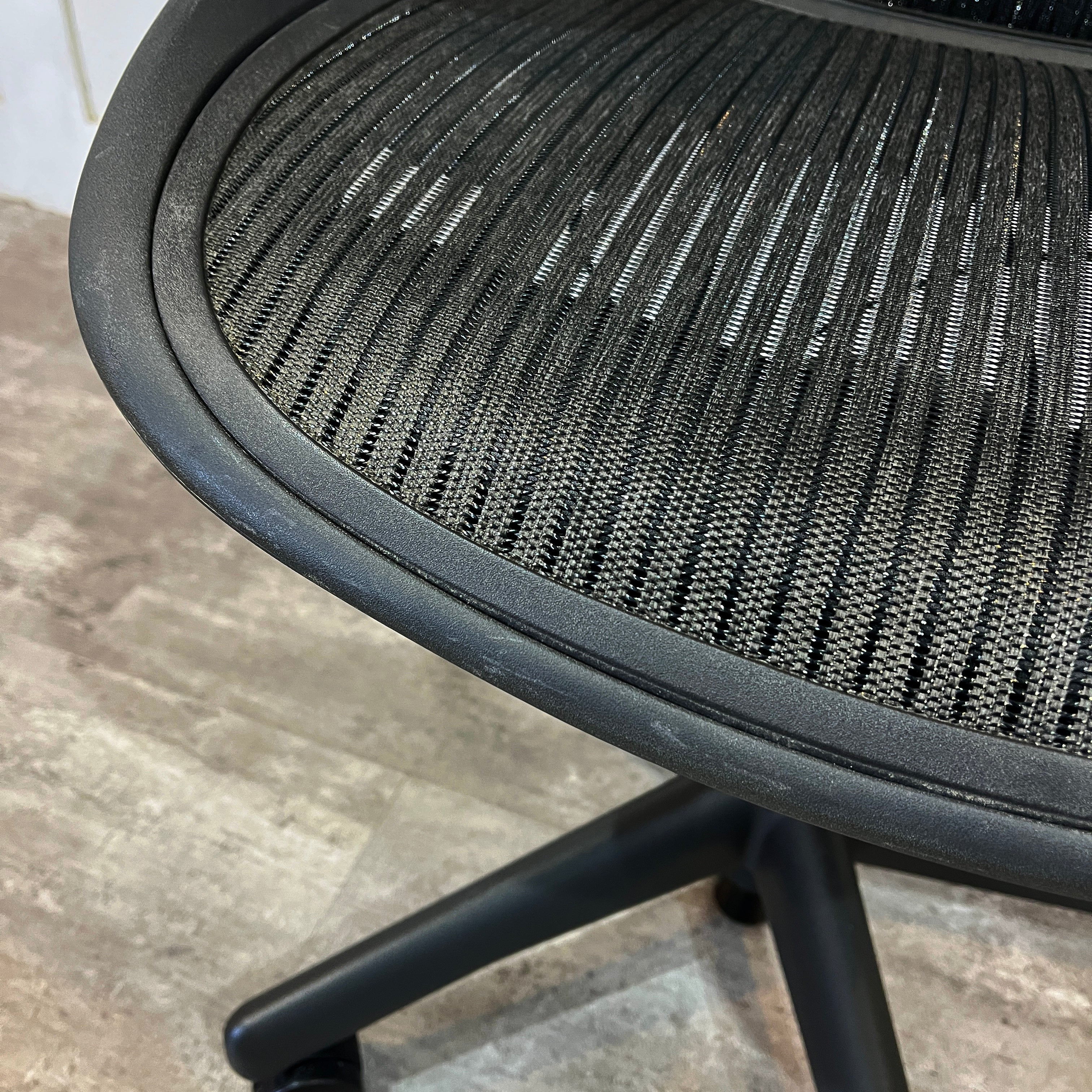 ハーマンミラー / HermanMiller アーロンチェア / Aeron Chairs クラシック Bサイズ 【1】