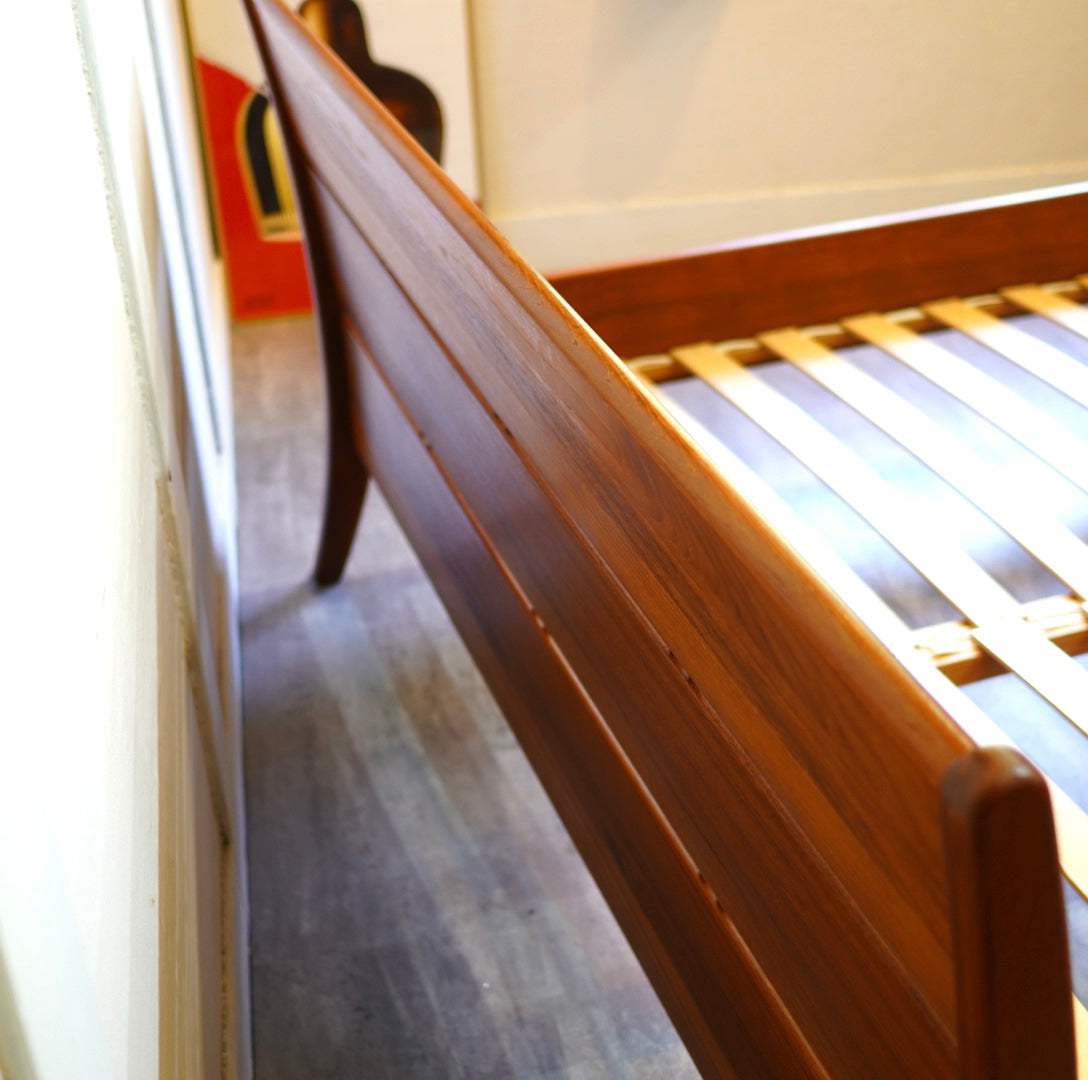 トーリング / Torring Möbelfabrik ダブルベッドフレーム チーク ヴィンテージ