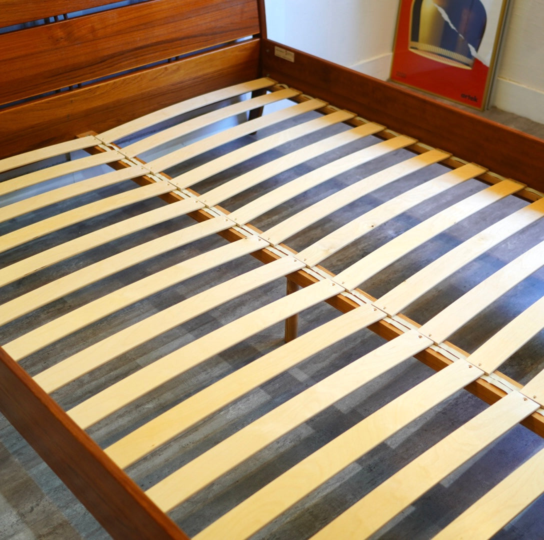 トーリング / Torring Möbelfabrik ダブルベッドフレーム チーク ヴィンテージ