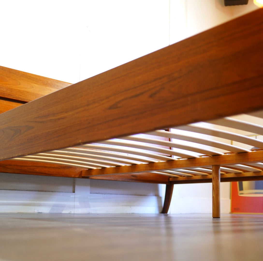 トーリング / Torring Möbelfabrik ダブルベッドフレーム チーク ヴィンテージ