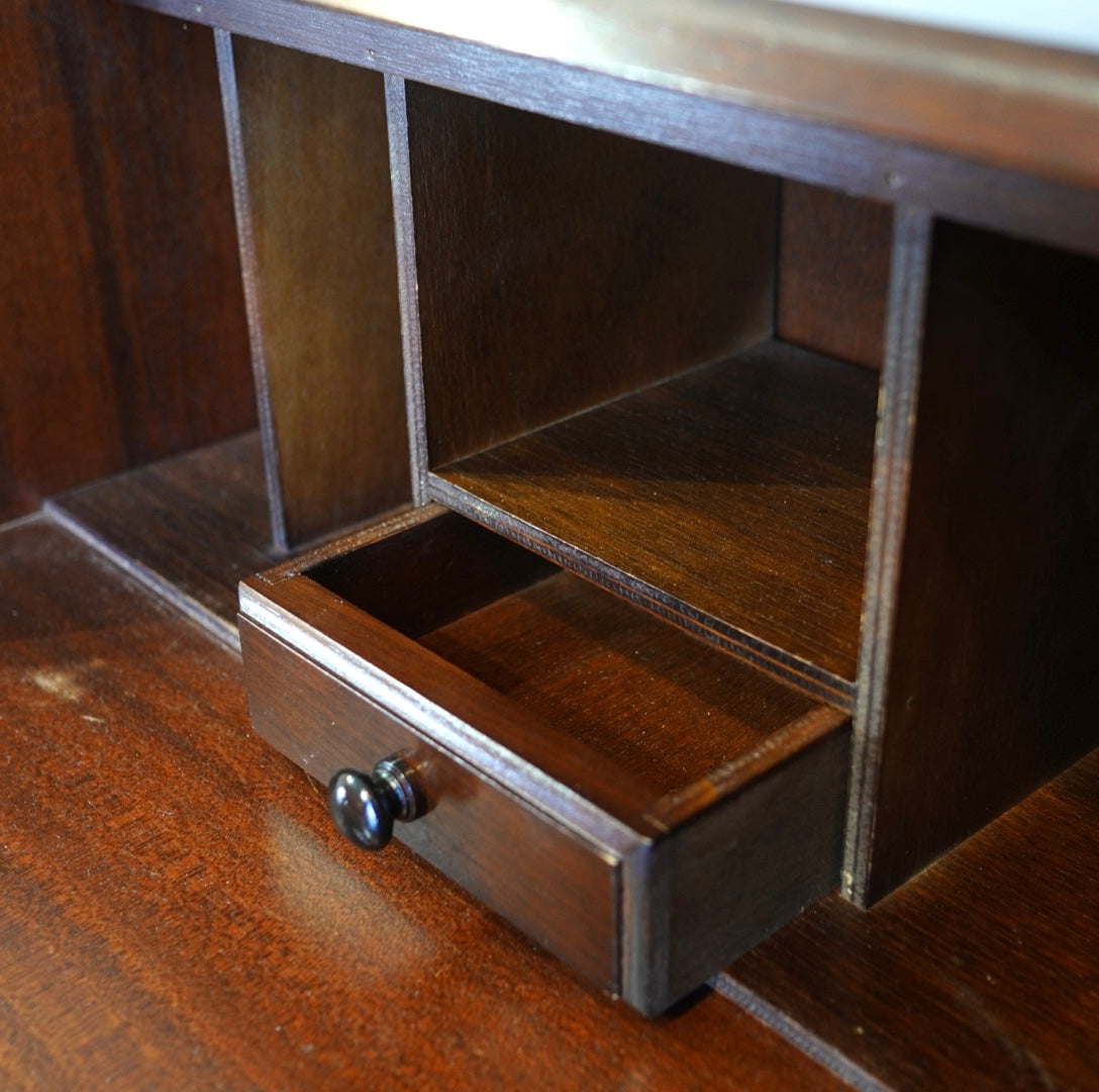 小ぶりなライティングビューロー アンティーク