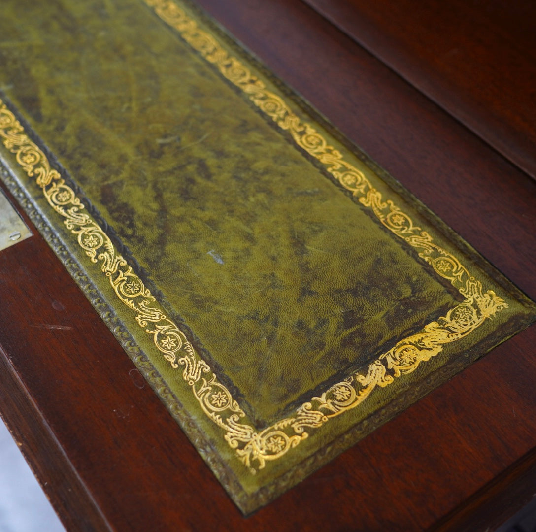 小ぶりなライティングビューロー アンティーク