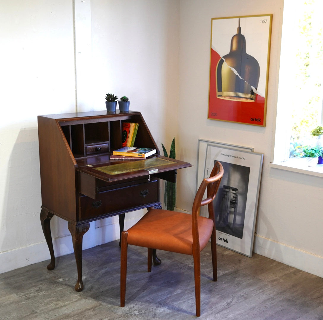 小ぶりなライティングビューロー アンティーク