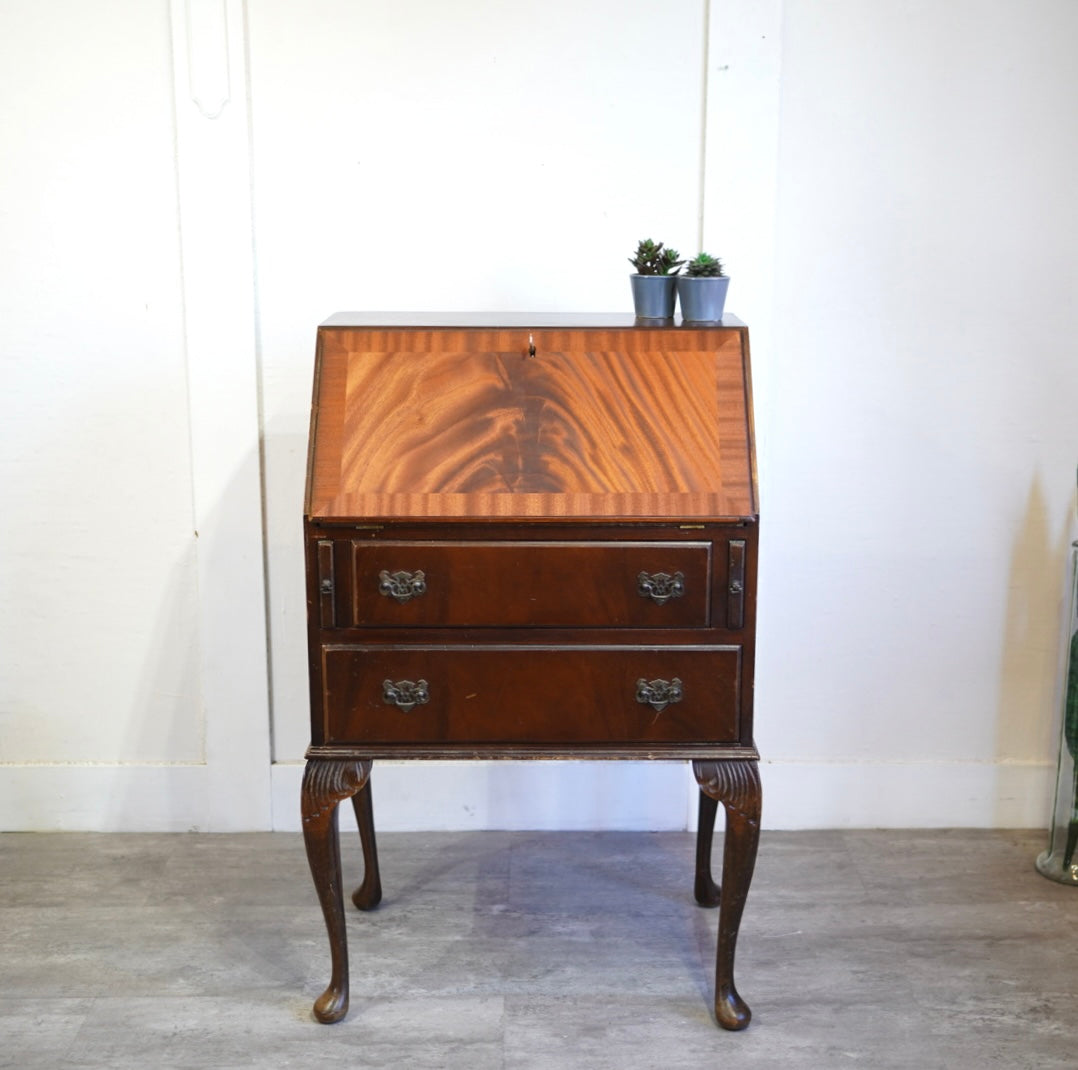 小ぶりなライティングビューロー アンティーク