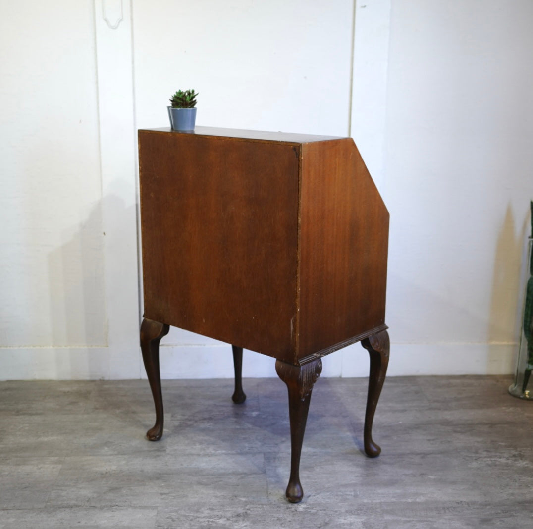 小ぶりなライティングビューロー アンティーク