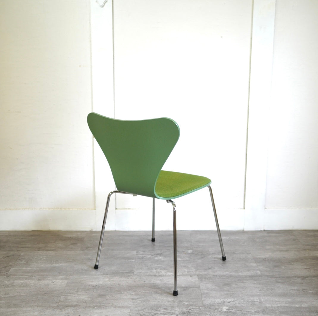 フリッツ・ハンセン / FRITZ HANSEN セブンチェア アルネ・ヤコブセン フロントパディング