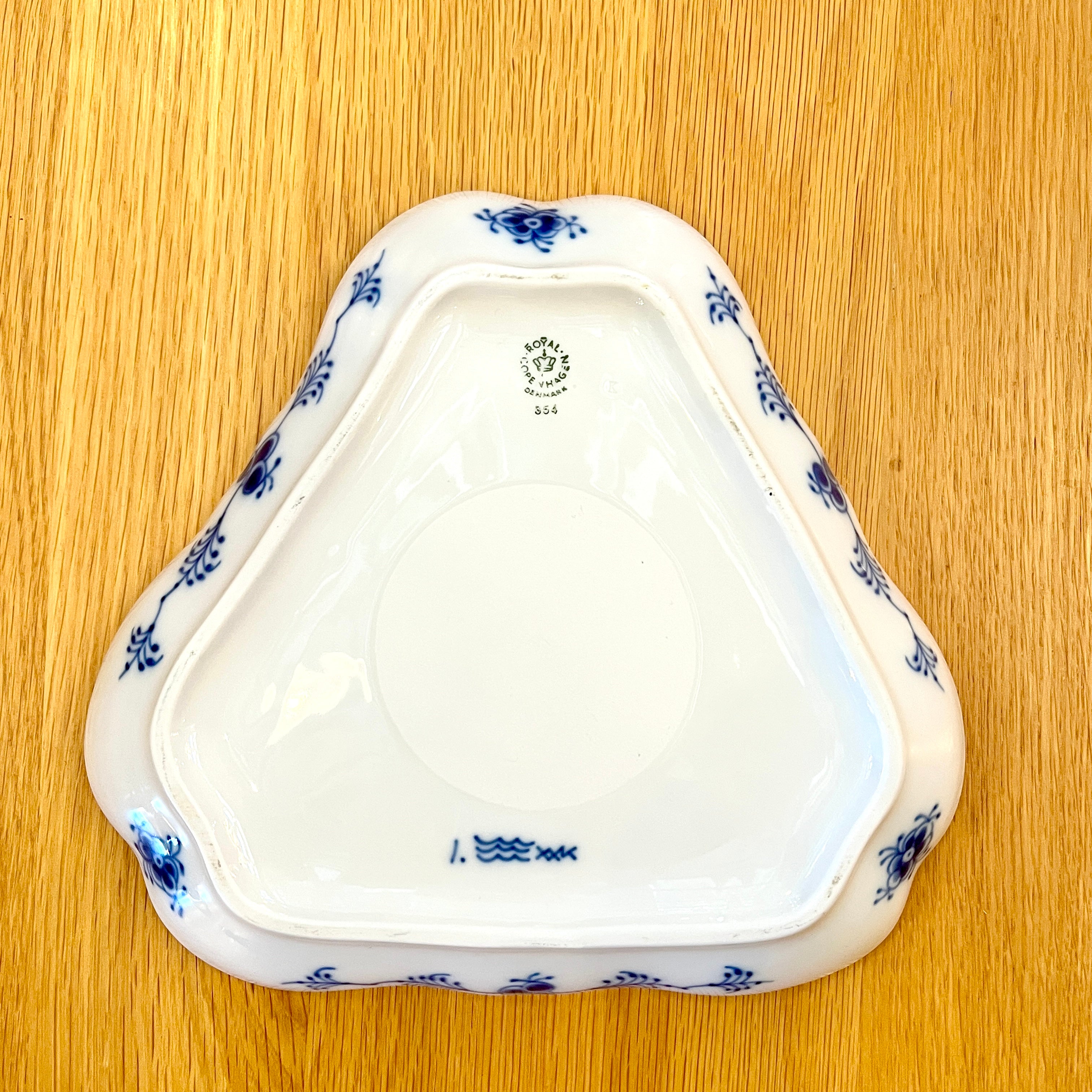 ロイヤルコペンハーゲン / Royal Copenhagen ブルーフルーテッド ハーフレース トライアングルプレート
