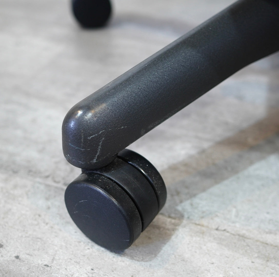 ハーマンミラー / HermanMiller アーロンチェア / Aeron Chairs クラシック Bサイズ 【2】