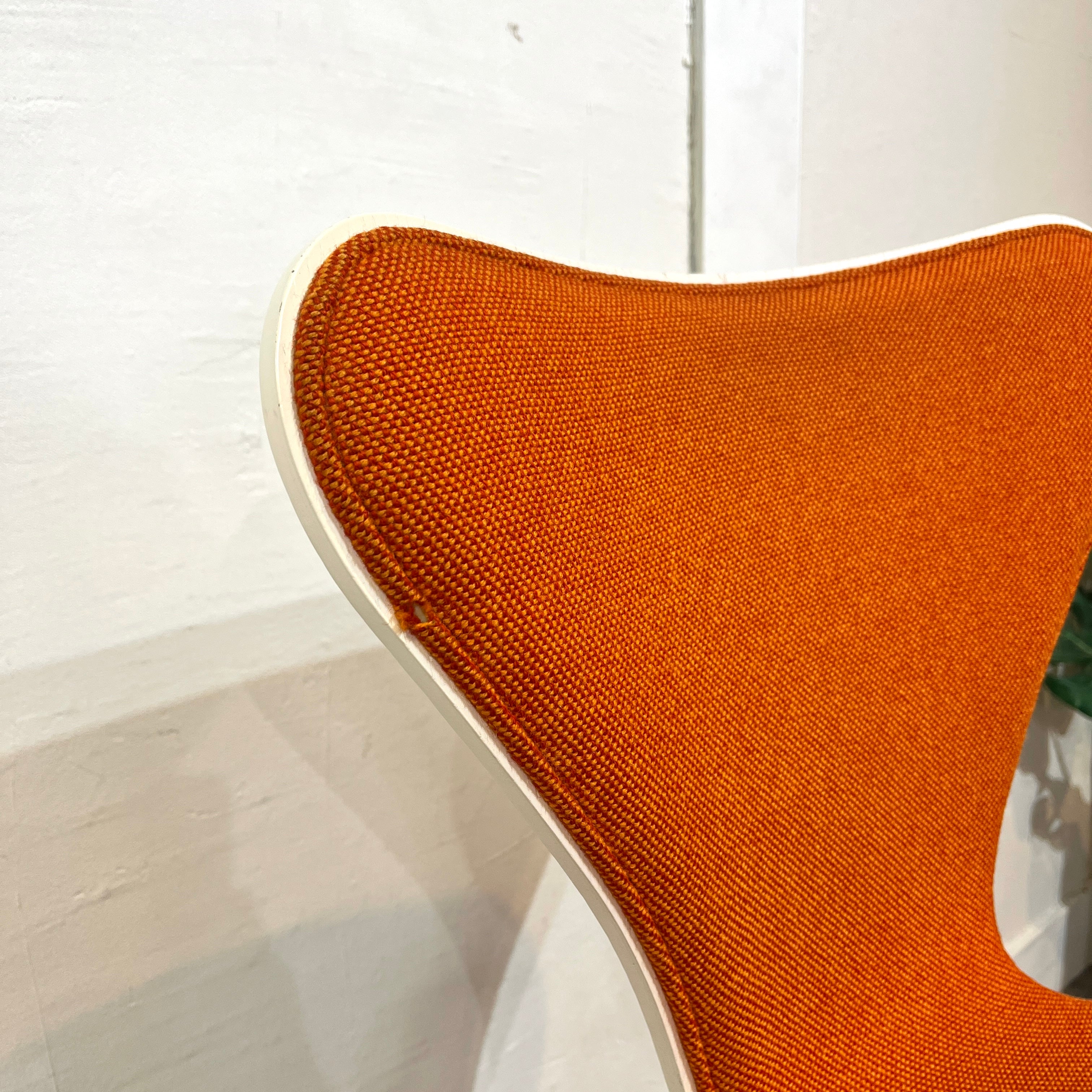 フリッツ・ハンセン / FRITZ HANSEN セブンチェア カウンタースツール アルネ・ヤコブセン フロントパディング オレンジ