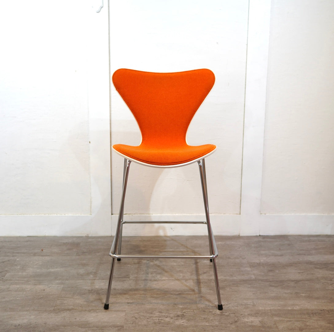 フリッツ・ハンセン / FRITZ HANSEN セブンチェア カウンタースツール アルネ・ヤコブセン フロントパディング オレンジ