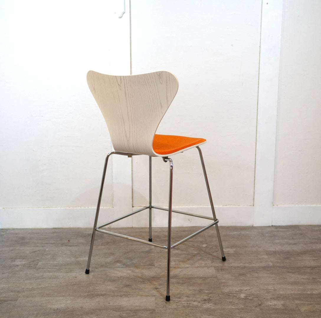 フリッツ・ハンセン / FRITZ HANSEN セブンチェア カウンタースツール アルネ・ヤコブセン フロントパディング オレンジ