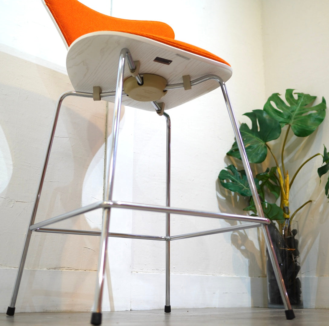フリッツ・ハンセン / FRITZ HANSEN セブンチェア カウンタースツール アルネ・ヤコブセン フロントパディング オレンジ