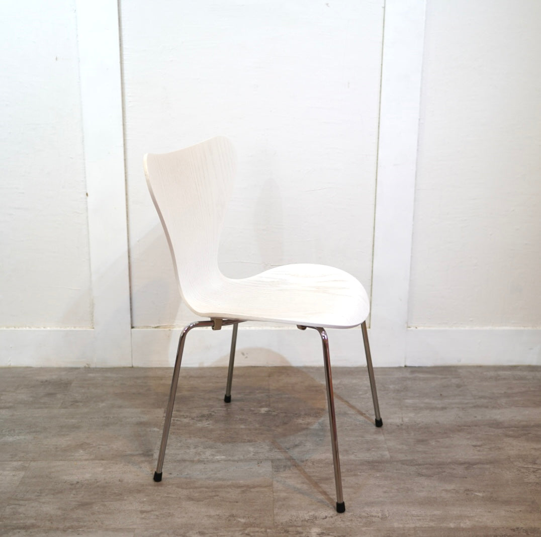 フリッツ・ハンセン / FRITZ HANSEN セブンチェア アルネ・ヤコブセン ホワイト カラードアッシュ