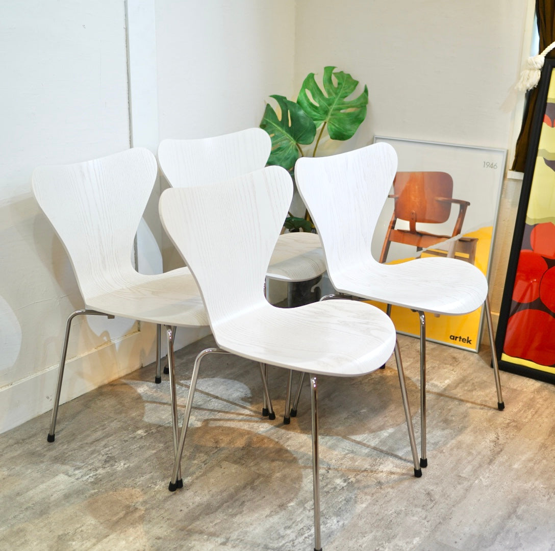 フリッツ・ハンセン / FRITZ HANSEN セブンチェア アルネ・ヤコブセン ホワイト カラードアッシュ