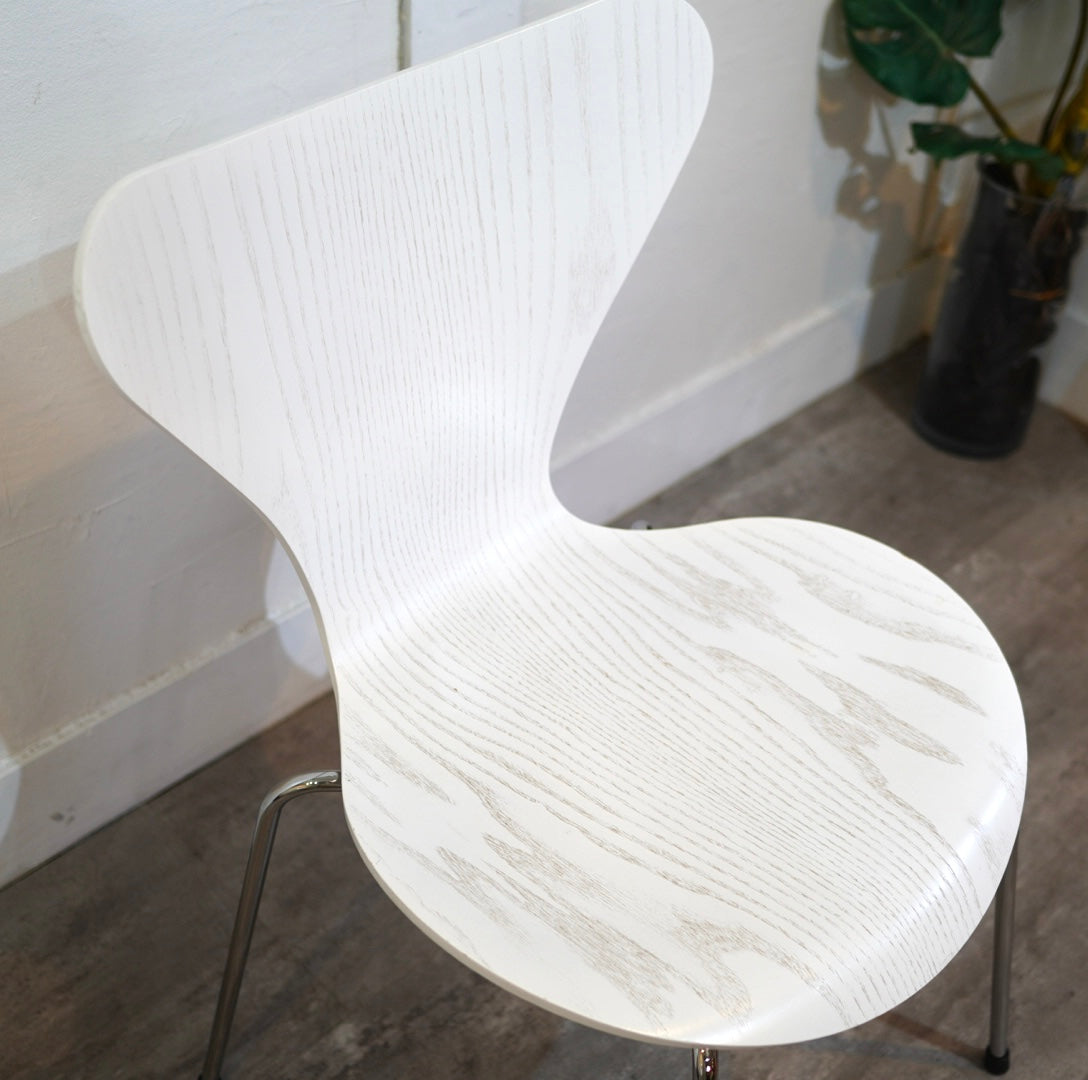 フリッツ・ハンセン / FRITZ HANSEN セブンチェア アルネ・ヤコブセン ホワイト カラードアッシュ