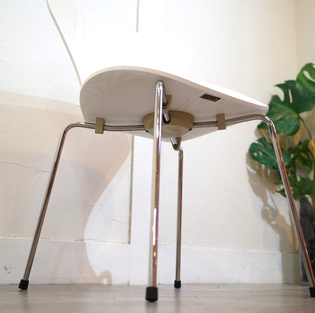 フリッツ・ハンセン / FRITZ HANSEN セブンチェア アルネ・ヤコブセン ホワイト カラードアッシュ