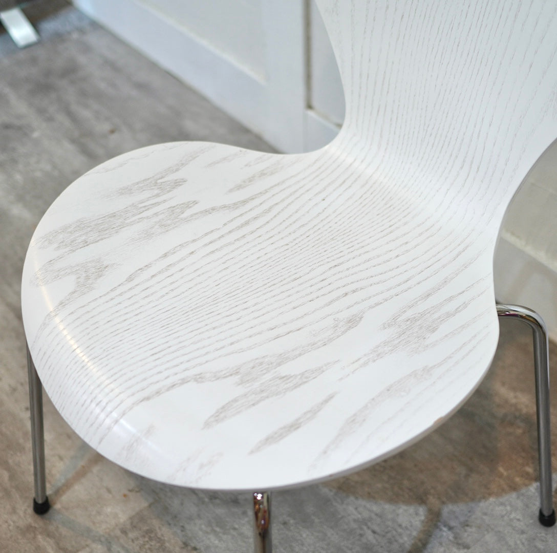 フリッツ・ハンセン / FRITZ HANSEN セブンチェア アルネ・ヤコブセン ホワイト カラードアッシュ