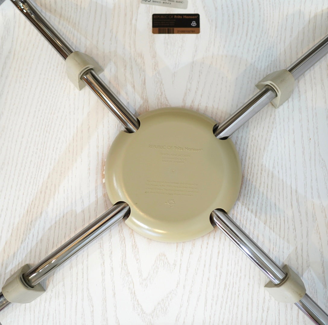 フリッツ・ハンセン / FRITZ HANSEN セブンチェア アルネ・ヤコブセン ホワイト カラードアッシュ