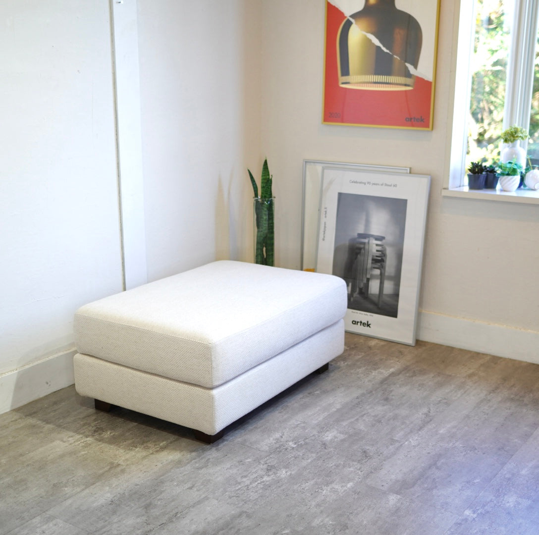 フクラ / HUKLA レガト / REGATO オットマン スツール ホワイト