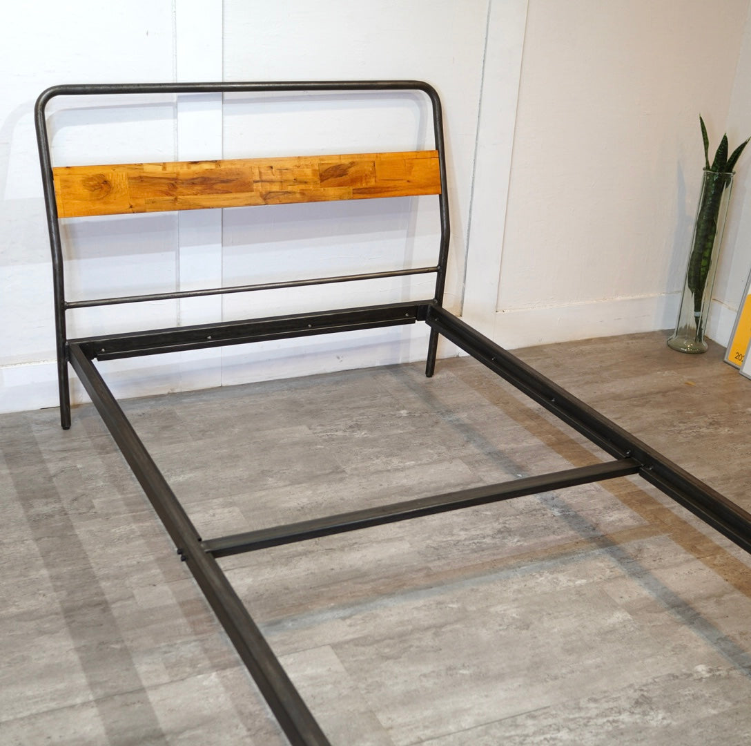 アデペシュ / a.depeche ソコフ / socph シングルベッド アイアン マットレス付き