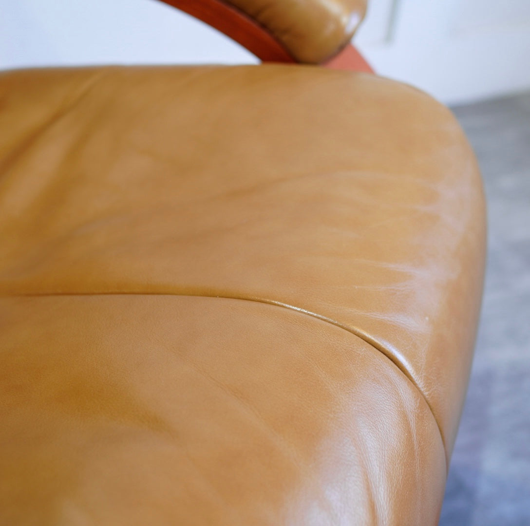 イエリアーダ / Hjellegjerde フィヨルド ウノ Cベースチェア フットスツール付き リクライニング 本革 ノルウェー