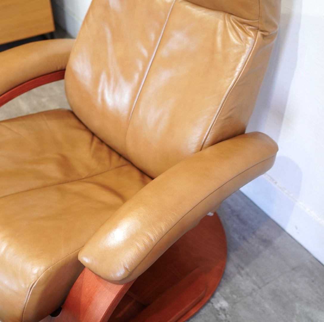 イエリアーダ / Hjellegjerde フィヨルド ウノ Cベースチェア フットスツール付き リクライニング 本革 ノルウェー