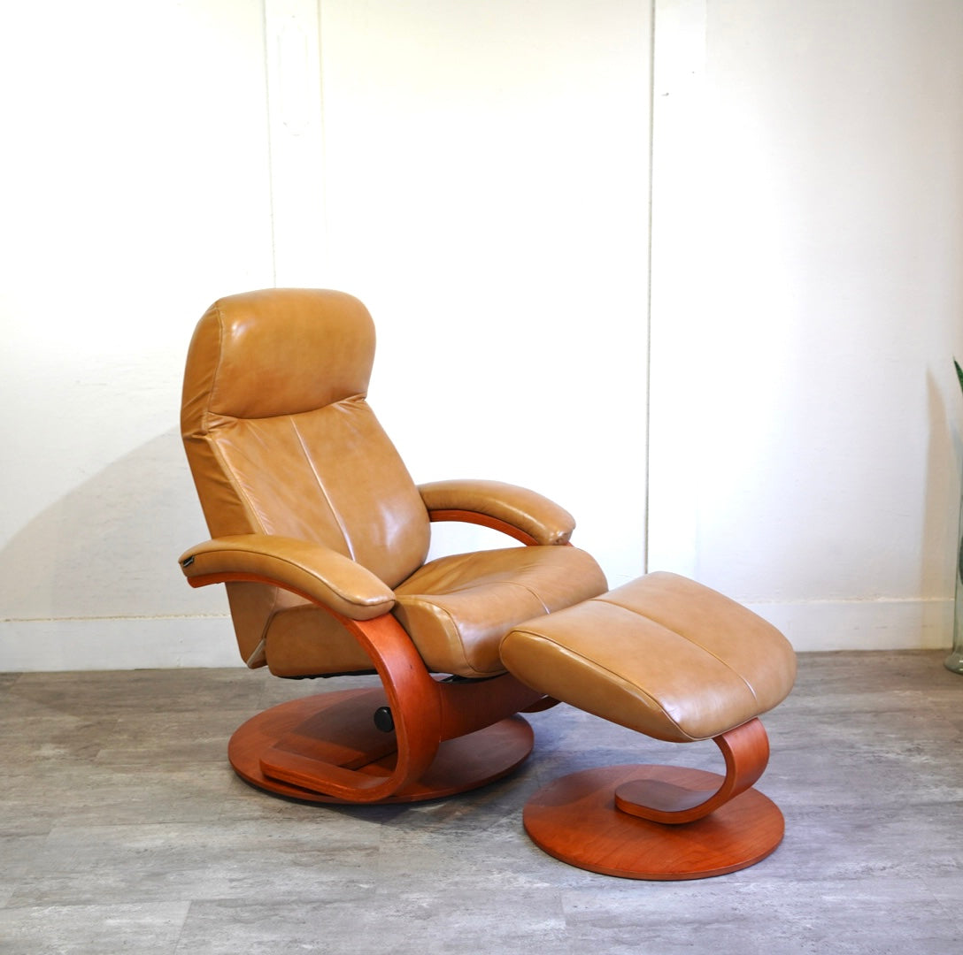 イエリアーダ / Hjellegjerde フィヨルド ウノ Cベースチェア フットスツール付き リクライニング 本革 ノルウェー