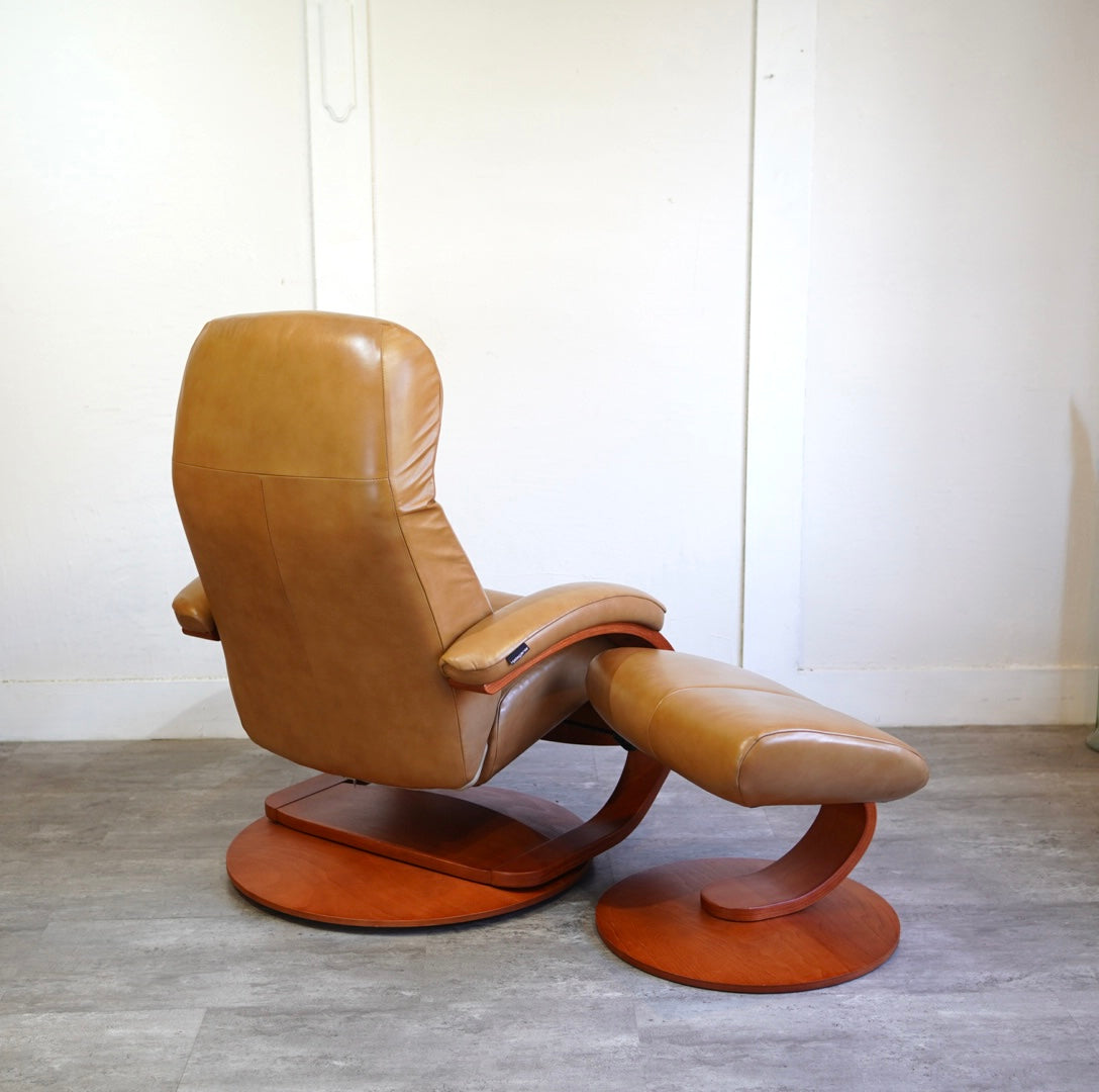 イエリアーダ / Hjellegjerde フィヨルド ウノ Cベースチェア フットスツール付き リクライニング 本革 ノルウェー