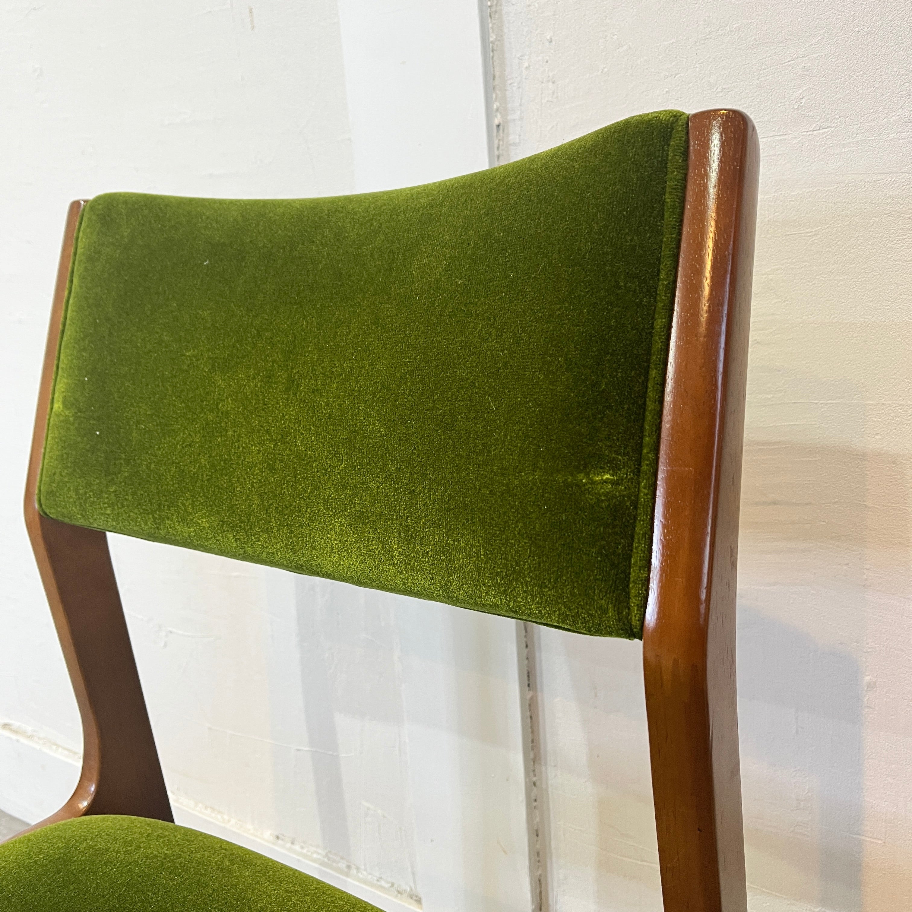 カリモク60 ダイニングチェア アームレス モケットグリーン