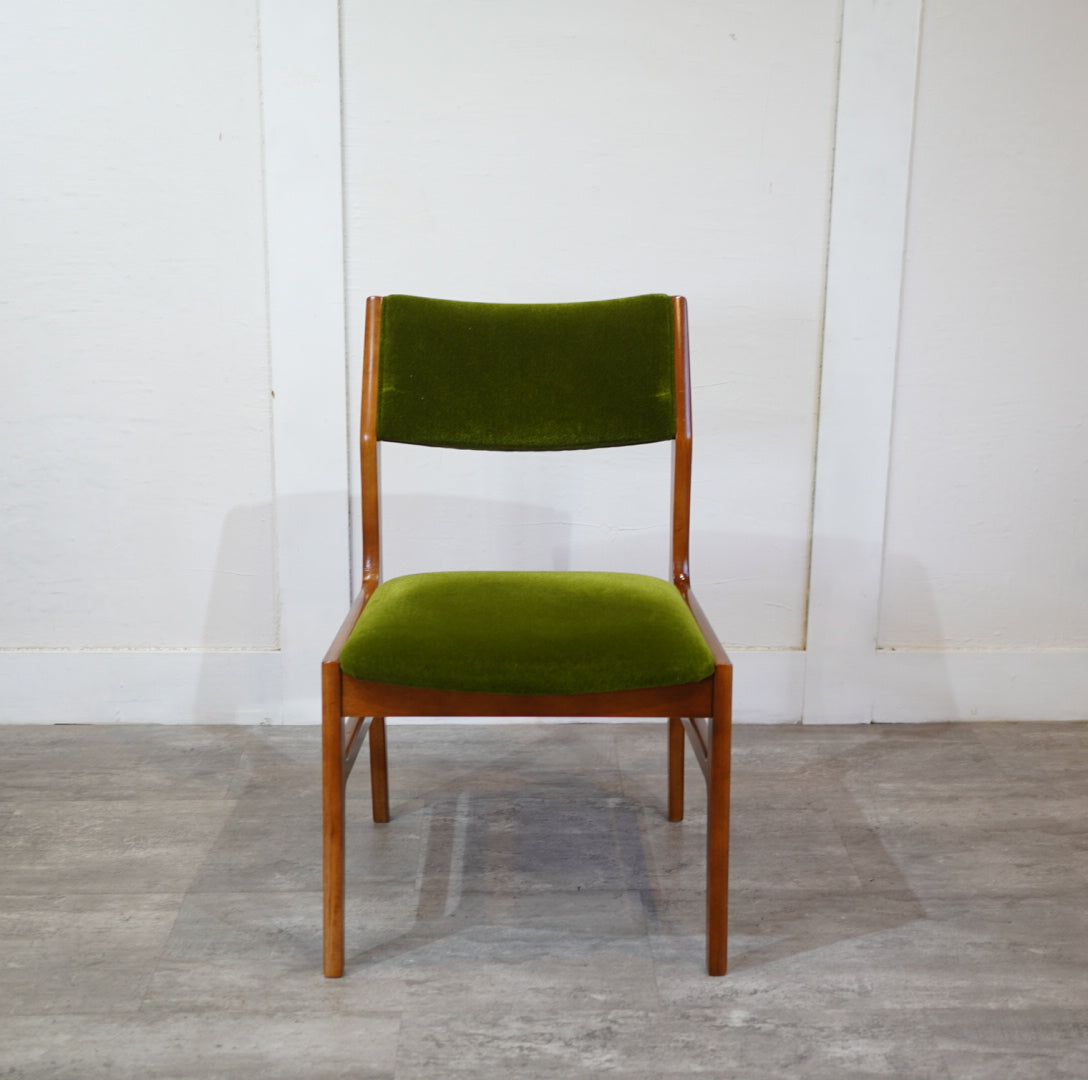 カリモク60 ダイニングチェア アームレス モケットグリーン