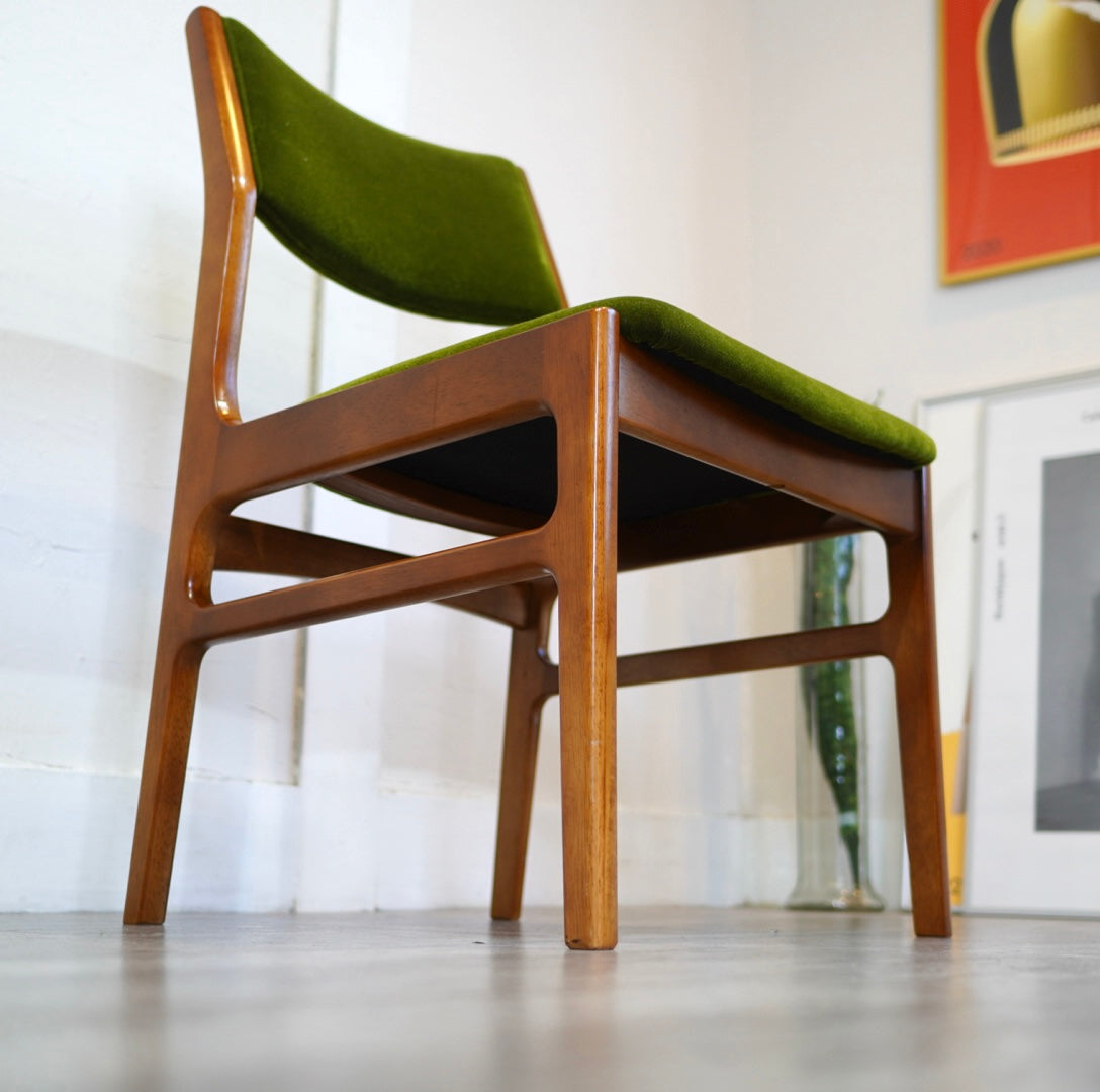 カリモク60 ダイニングチェア アームレス モケットグリーン