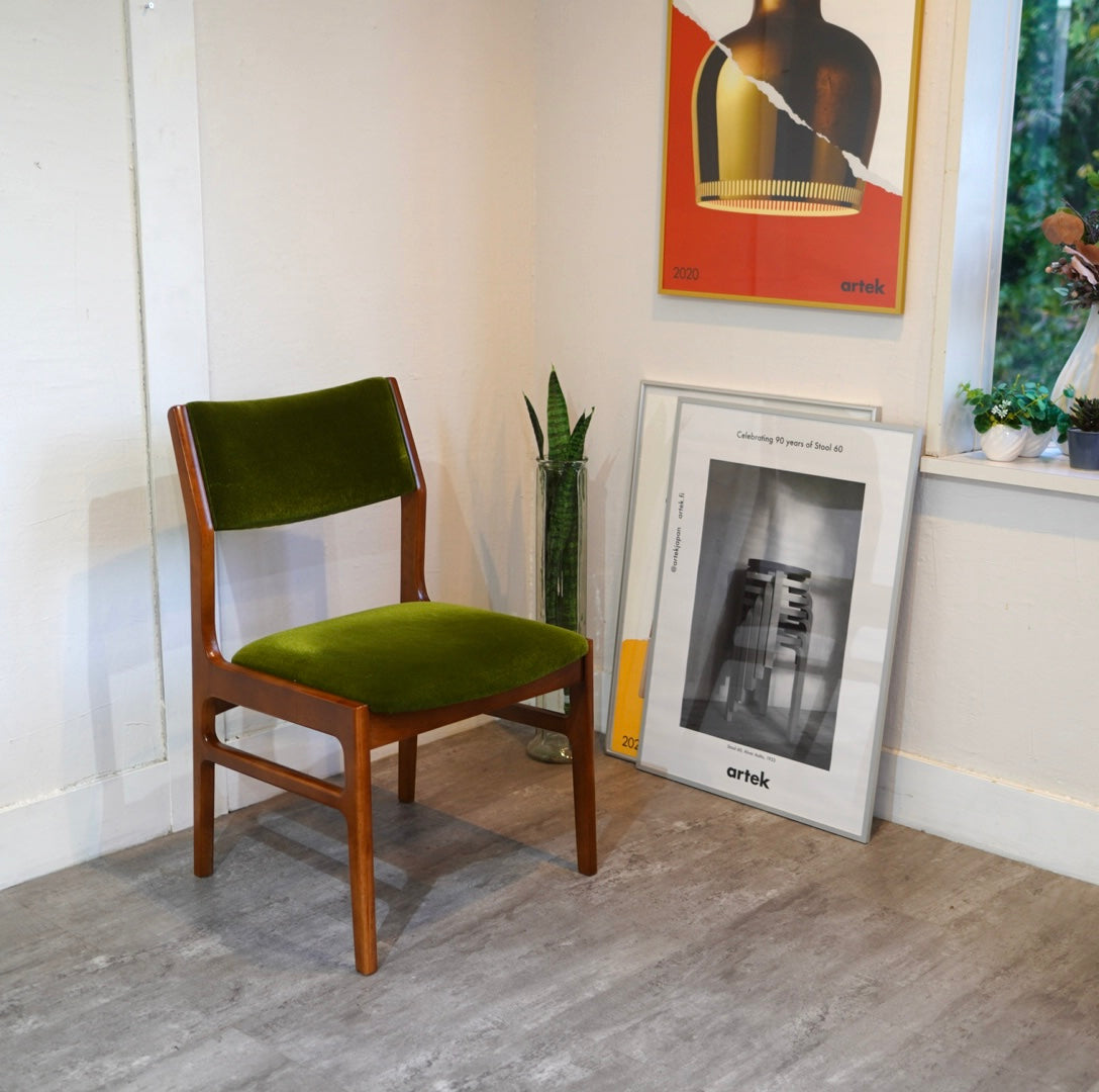 カリモク60 ダイニングチェア アームレス モケットグリーン