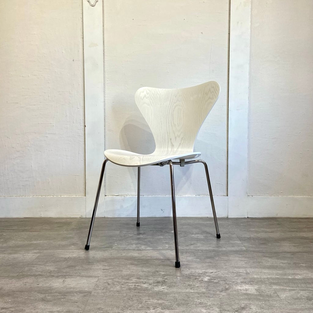フリッツ・ハンセン / FRITZ HANSEN セブンチェア アルネ・ヤコブセン ホワイト カラードアッシュ