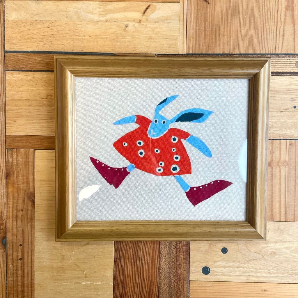 柚木沙弥郎 型染め絵 赤服を着たうさぎ 額入り布 30×25