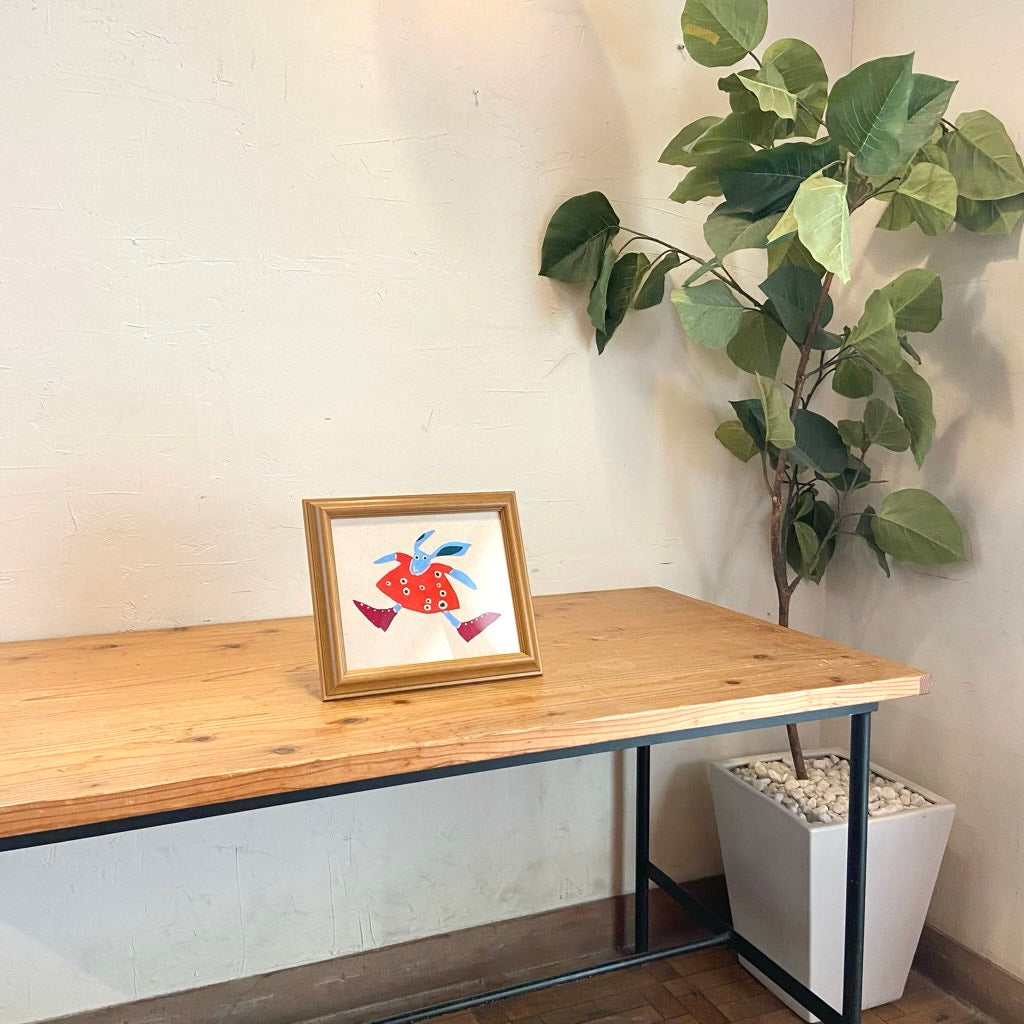 柚木沙弥郎 型染め絵 赤服を着たうさぎ 額入り布 30×25