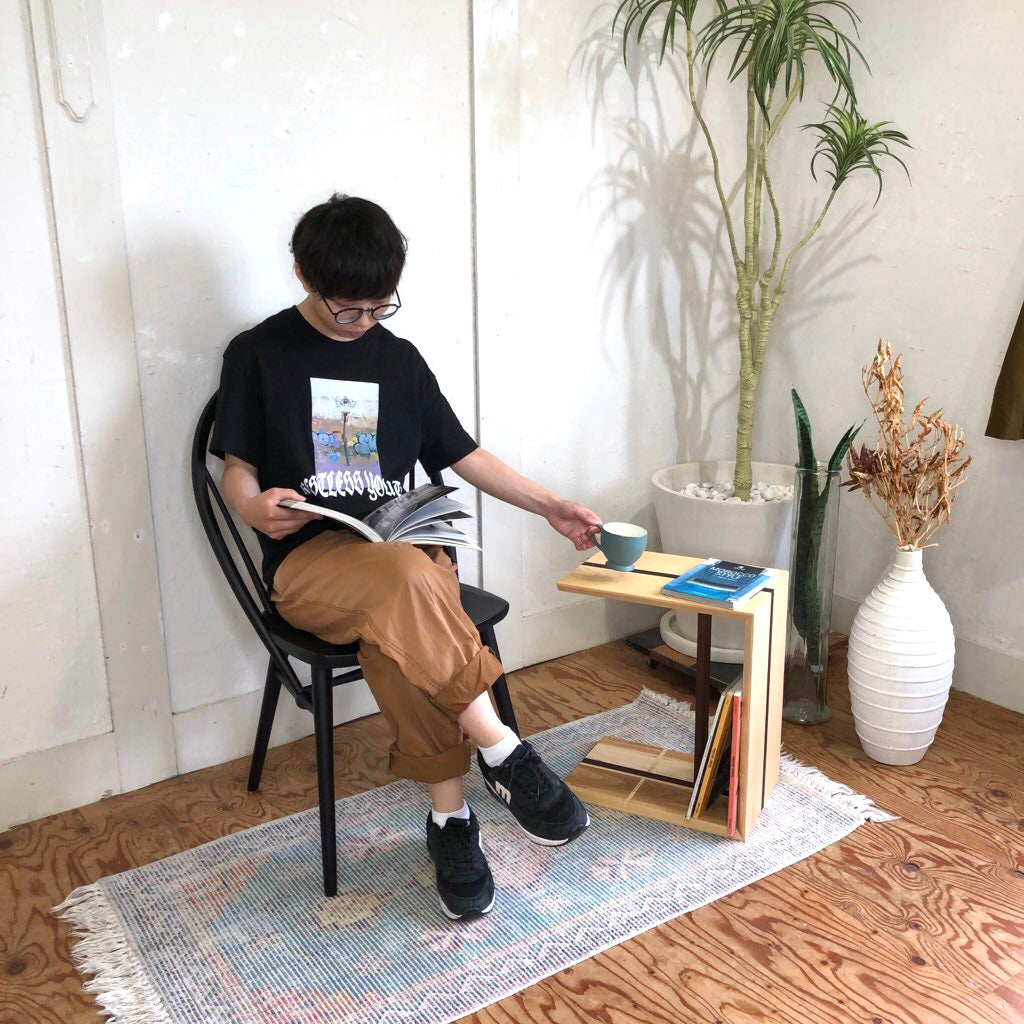リバイブモブラープロジェクト 不要になった古い家具の木材から作ったサイドテーブル 【20】総無垢材 ホワイトアッシュ ウォールナット 地球にいちばんやさしい家具 SDGs<i>動画あり</i>
