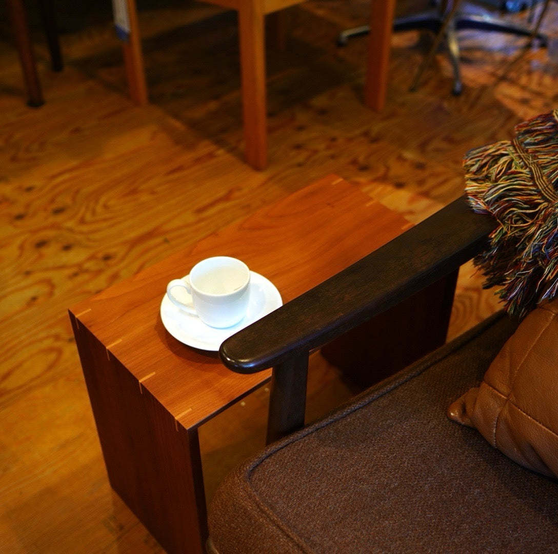 サイドテーブル コーヒーテーブル M かんざし【22】総無垢材 ホオノキ×ケヤキ リメイク家具 再生家具 リバイブモブラープロジェクト SDGs