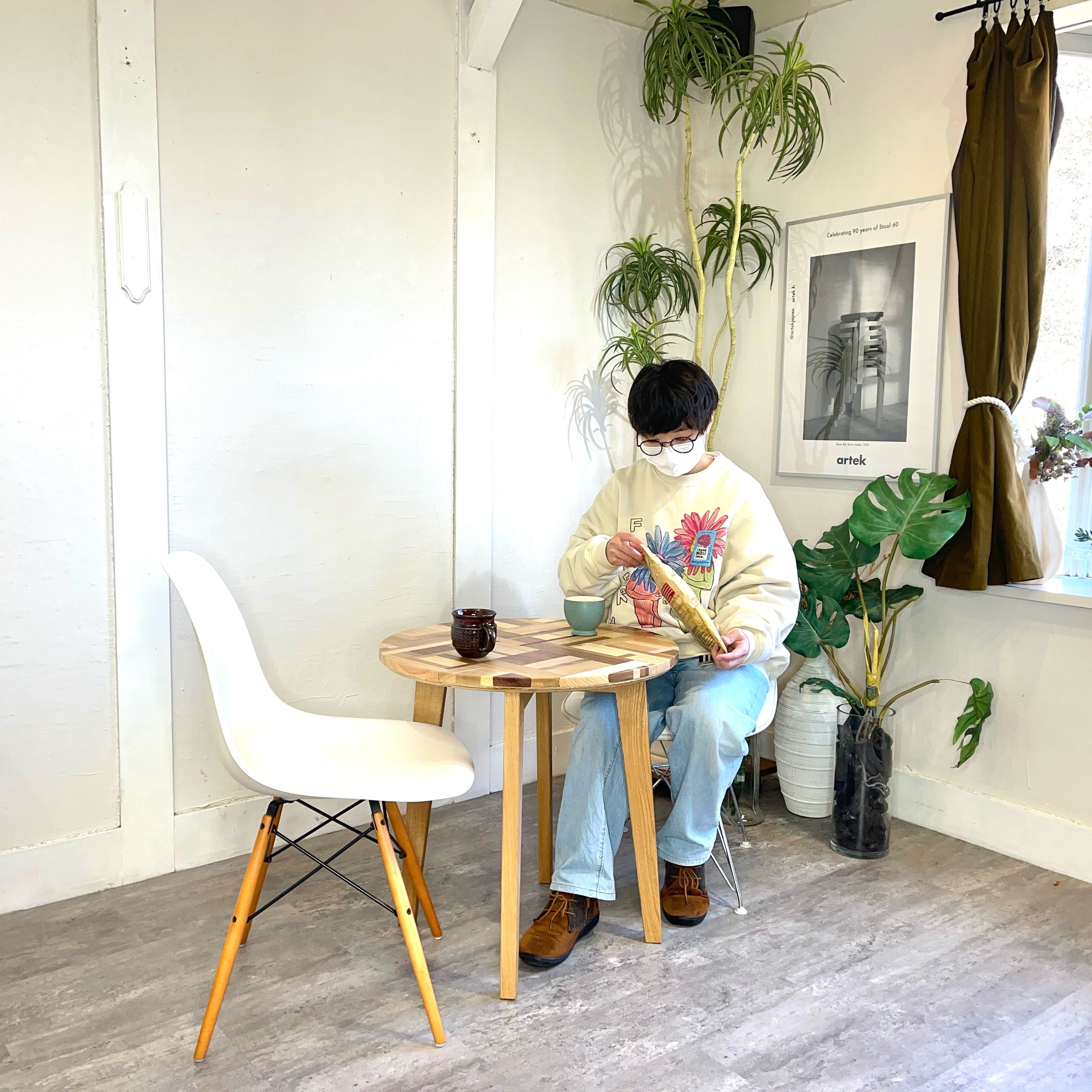 不要になった古い家具の木材から作ったスクラップウッドコーヒーテーブル サイドテーブル リバイブモブラープロジェクト