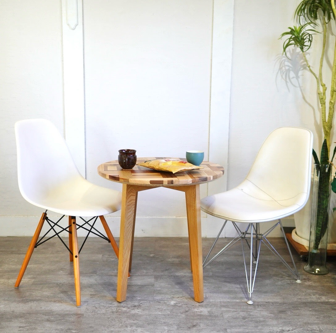 不要になった古い家具の木材から作ったスクラップウッドコーヒーテーブル サイドテーブル リバイブモブラープロジェクト