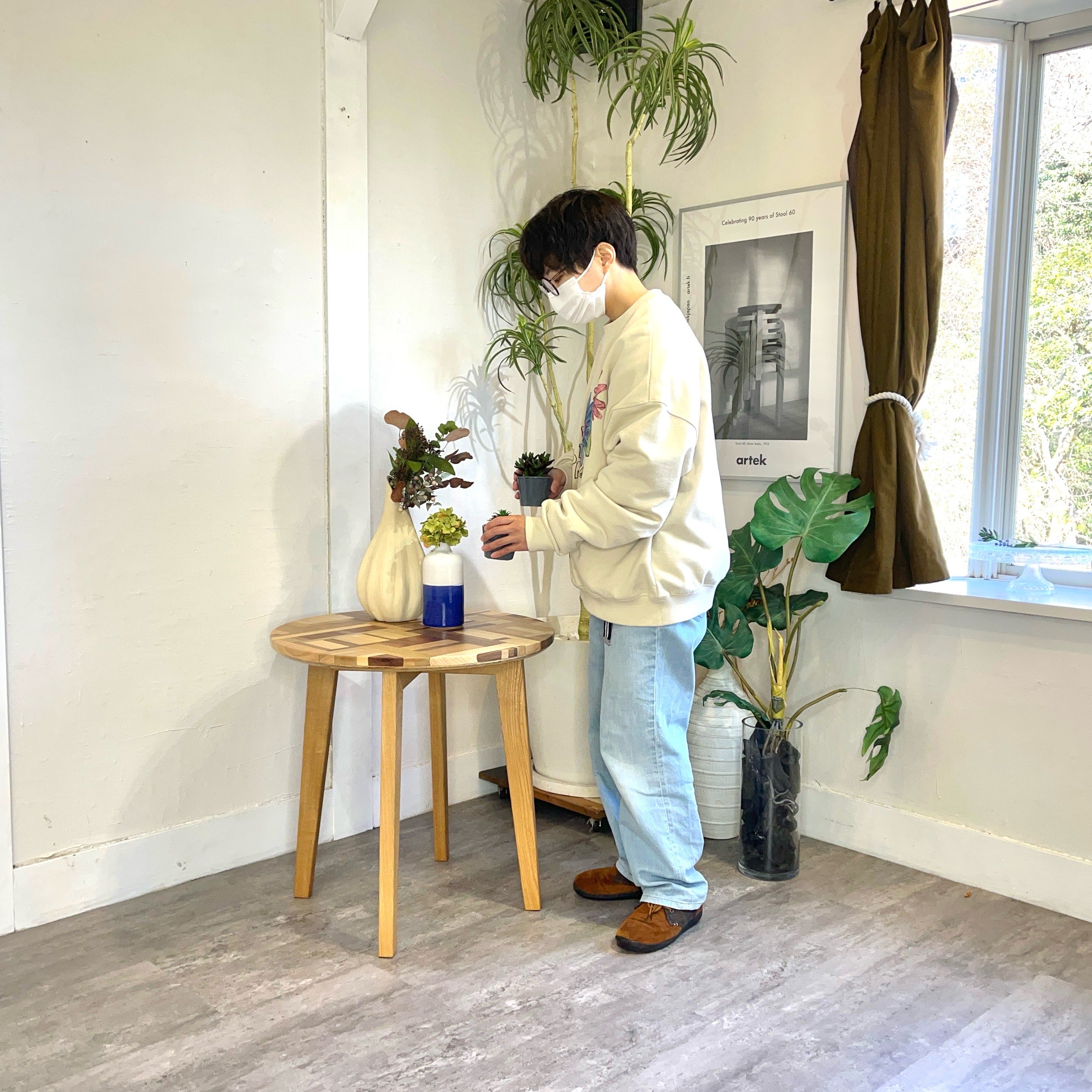 不要になった古い家具の木材から作ったスクラップウッドコーヒーテーブル サイドテーブル リバイブモブラープロジェクト