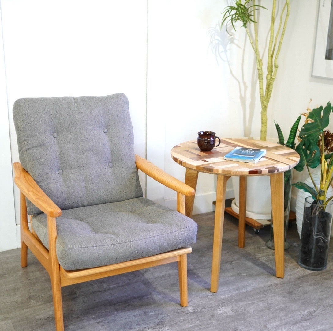 不要になった古い家具の木材から作ったスクラップウッドコーヒーテーブル サイドテーブル リバイブモブラープロジェクト