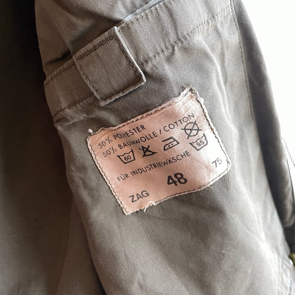 【古着】スイス軍 フィールドジャケット カーキ パーカー ミリタリー ユーロ古着