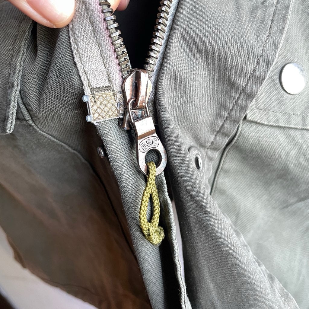 【古着】スイス軍 フィールドジャケット カーキ パーカー ミリタリー ユーロ古着